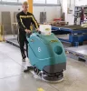 Eureka E50 Base ipari raktár csarnok gyártóüzem csiszolt beton padlón takarít