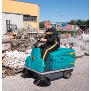 Eureka Rider 1201 EB akkumulátoros seprőgép kültéren seper