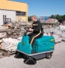 Eureka Rider 1201 EB akkumulátoros seprőgép kültéren seper