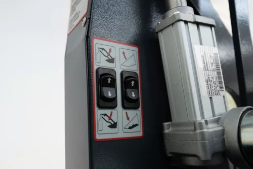 Eureka Rider Lift akkumulátoros seprőgép magas ürítéses szeméttartállyal